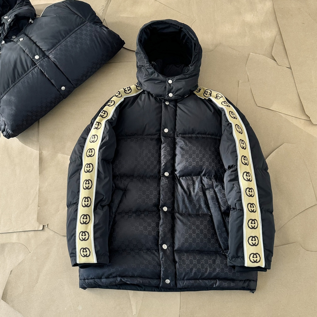 Gucci printed down jacket ​（598725-z8afz-1043）