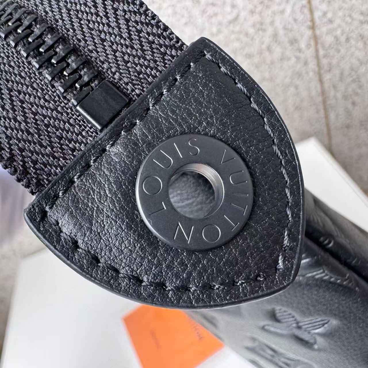 Louis Vuitton clutch/second bag M82545 (black)（M82545）