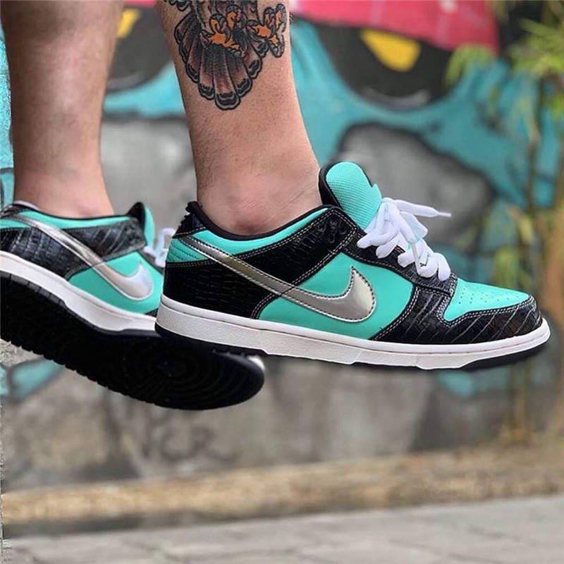 Diamond Supply Co. x Nike Dunk Low Pro SB Tiffanys Aqua Chrome