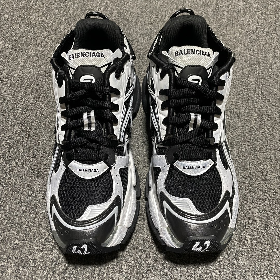 Balenciaga Runner Black White（772774W3RMU9010）