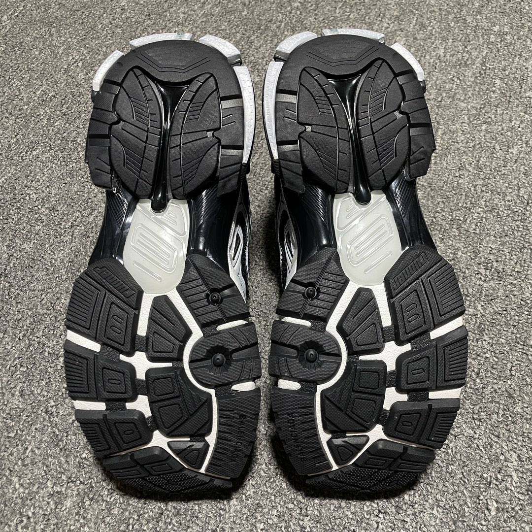 Balenciaga Runner Black White（772774W3RMU9010）