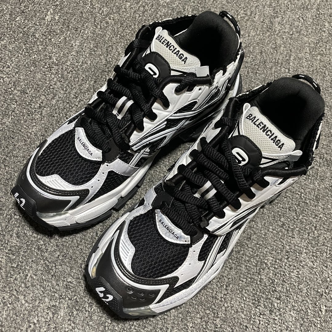 Balenciaga Runner Black White（772774W3RMU9010）