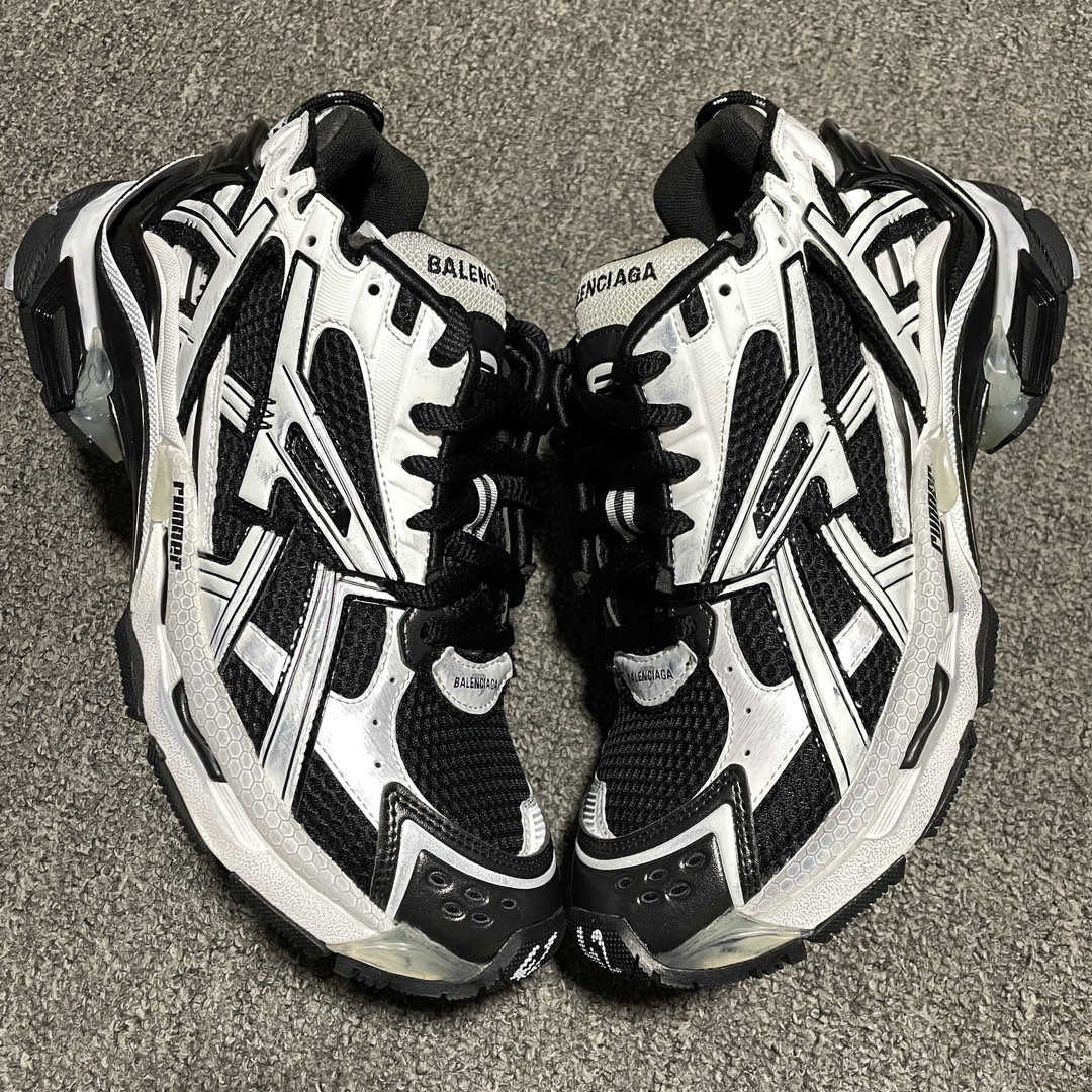 Balenciaga Runner Black White（772774W3RMU9010）