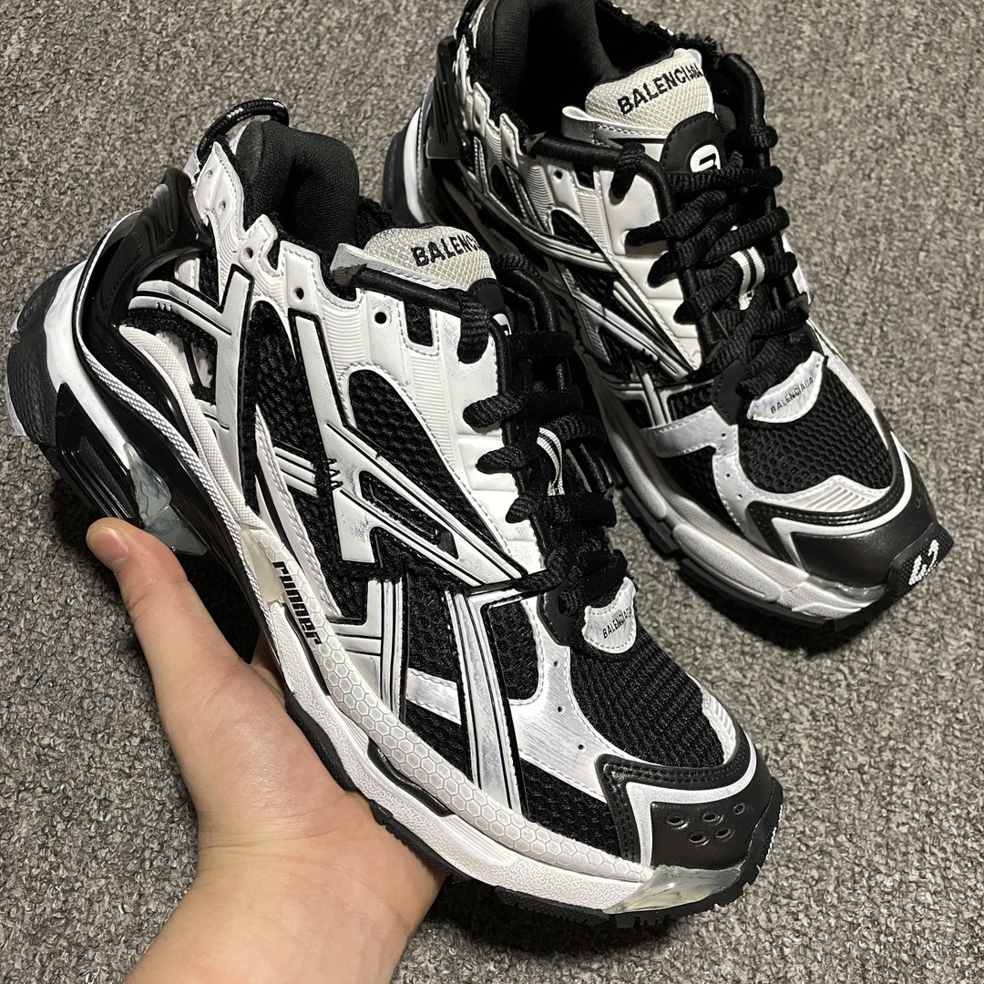 Balenciaga Runner Black White（772774W3RMU9010）