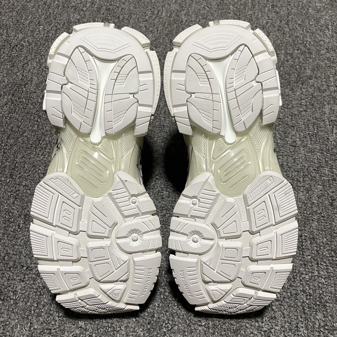 Balenciaga Graffiti Runner Sneakers（677403 W3RBQ 9010）