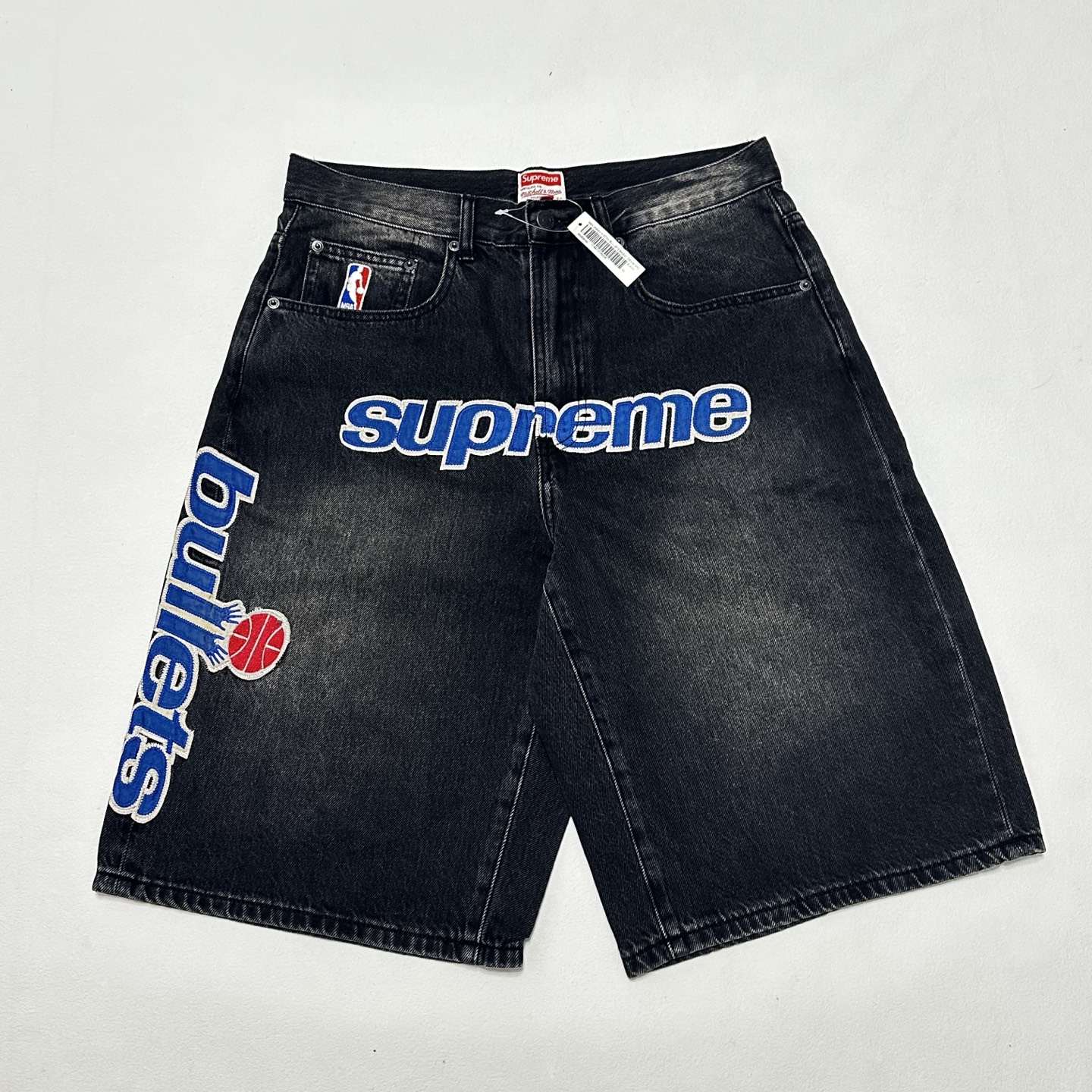 Supreme x Mitchell & Ness Washington Bullets Baggy Denim Short "Washed Black"（SUP-SS26-280）