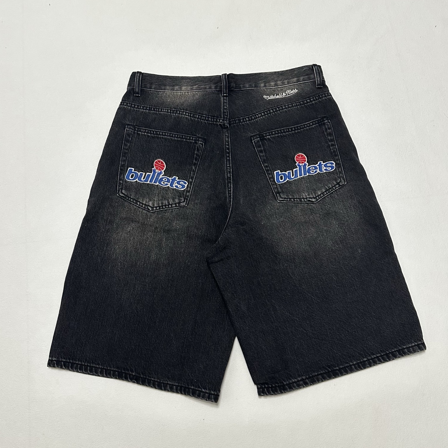 Supreme x Mitchell & Ness Washington Bullets Baggy Denim Short "Washed Black"（SUP-SS26-280）