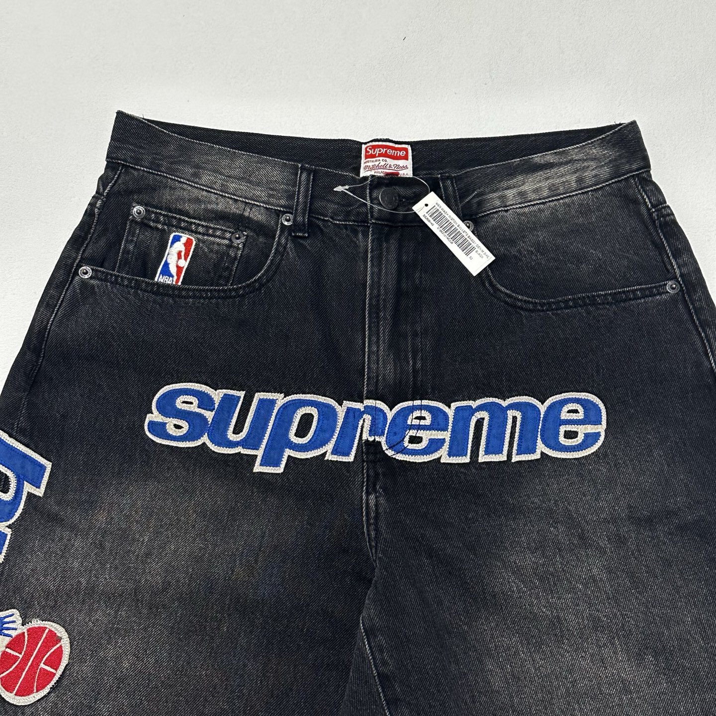 Supreme x Mitchell & Ness Washington Bullets Baggy Denim Short "Washed Black"（SUP-SS26-280）