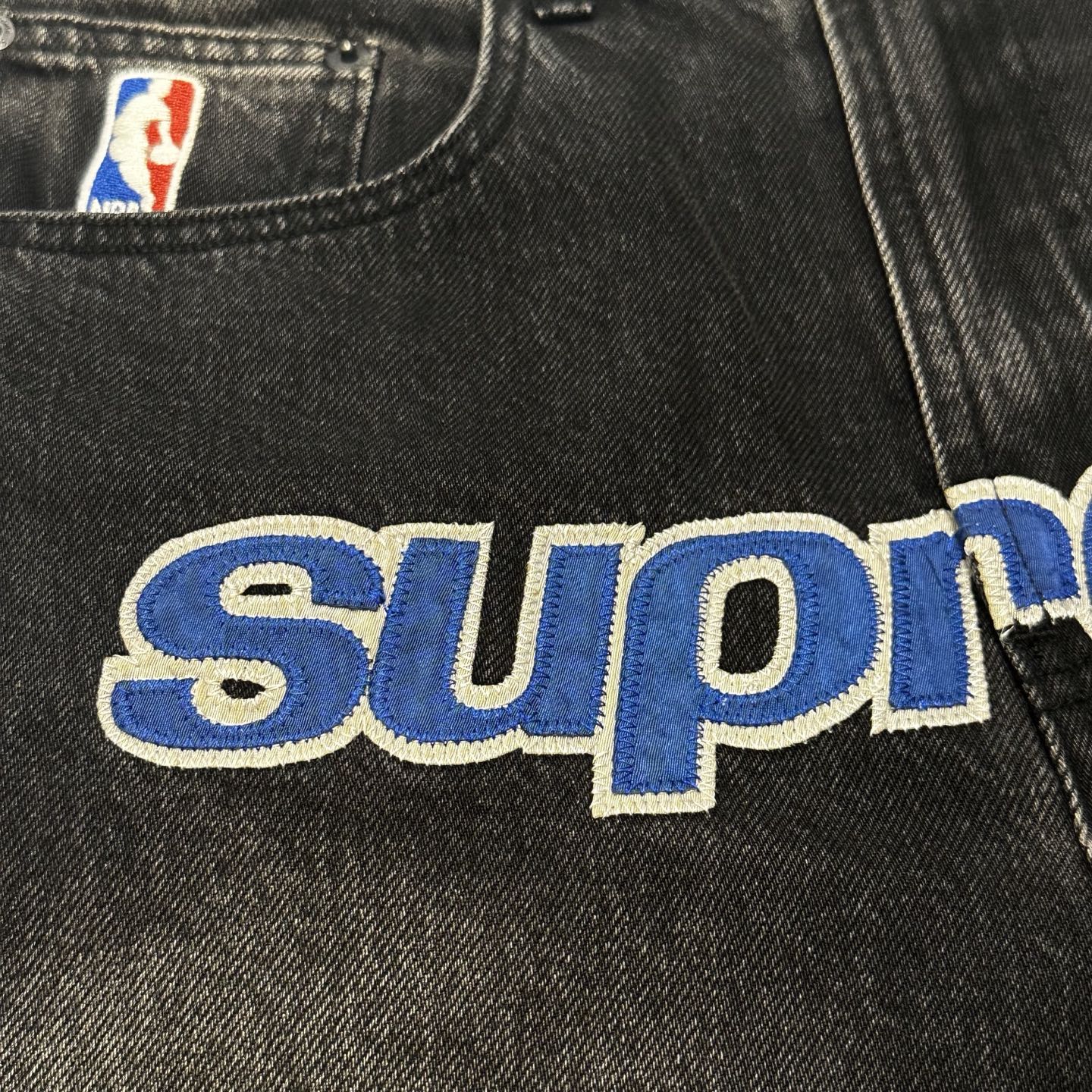 Supreme x Mitchell & Ness Washington Bullets Baggy Denim Short "Washed Black"（SUP-SS26-280）