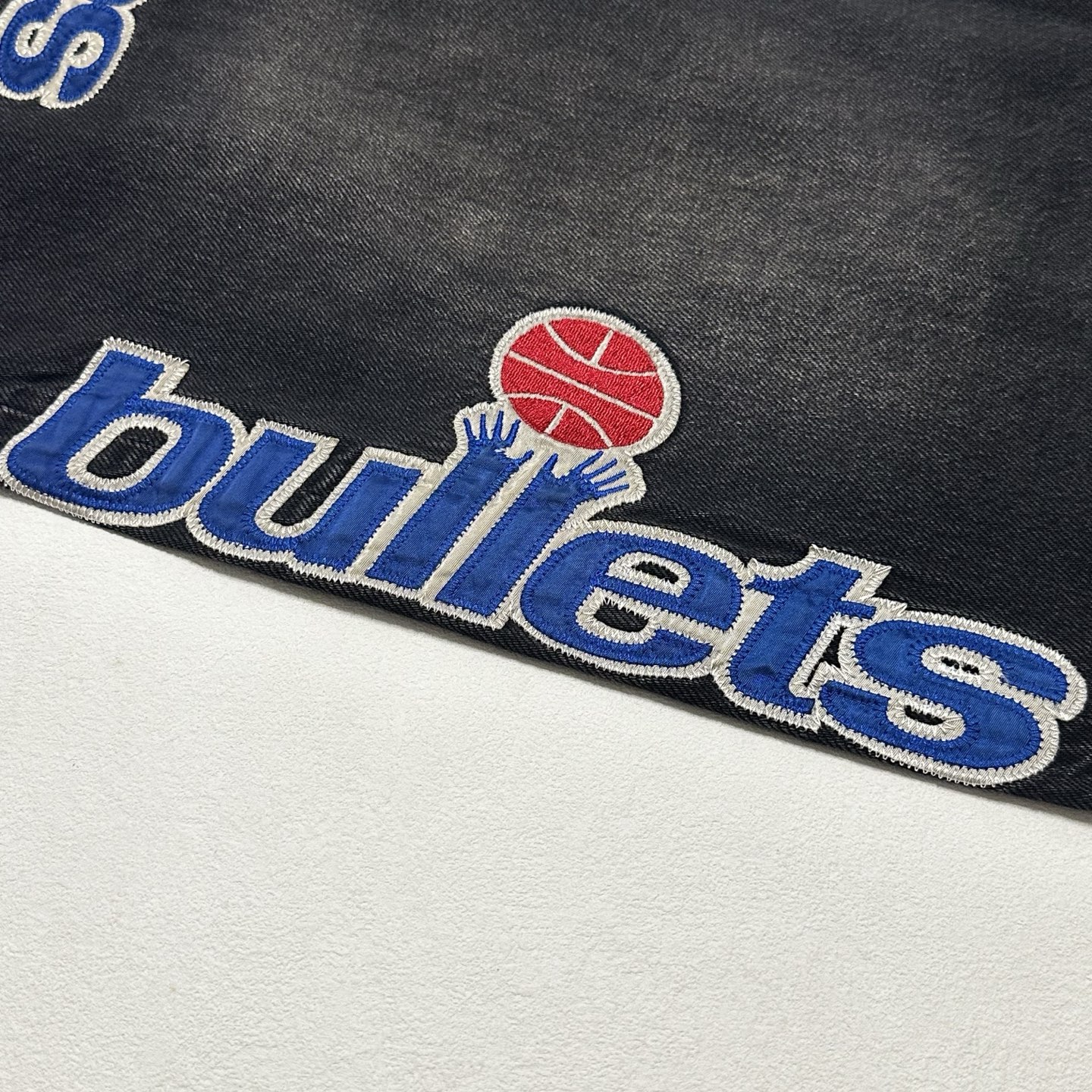 Supreme x Mitchell & Ness Washington Bullets Baggy Denim Short "Washed Black"（SUP-SS26-280）
