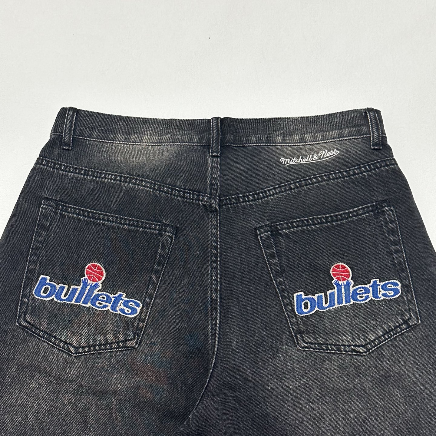 Supreme x Mitchell & Ness Washington Bullets Baggy Denim Short "Washed Black"（SUP-SS26-280）