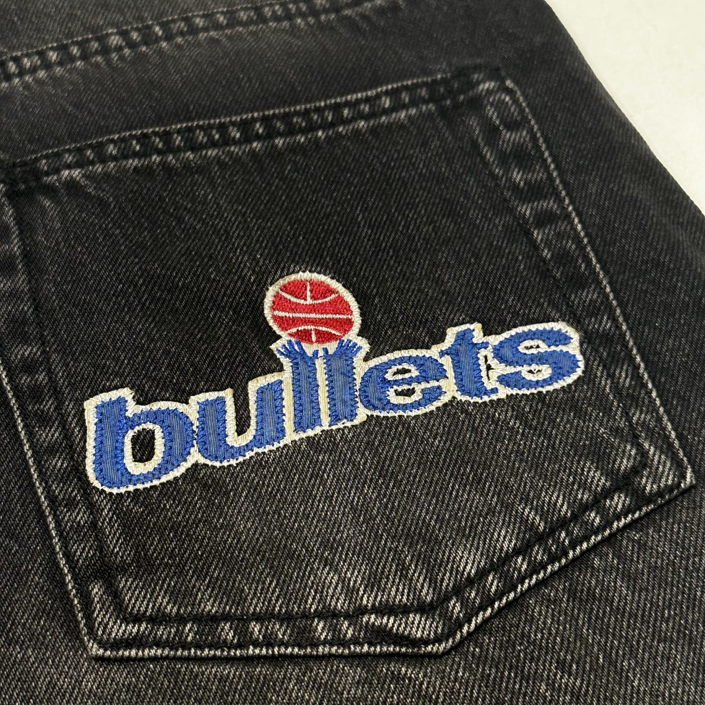 Supreme x Mitchell & Ness Washington Bullets Baggy Denim Short "Washed Black"（SUP-SS26-280）