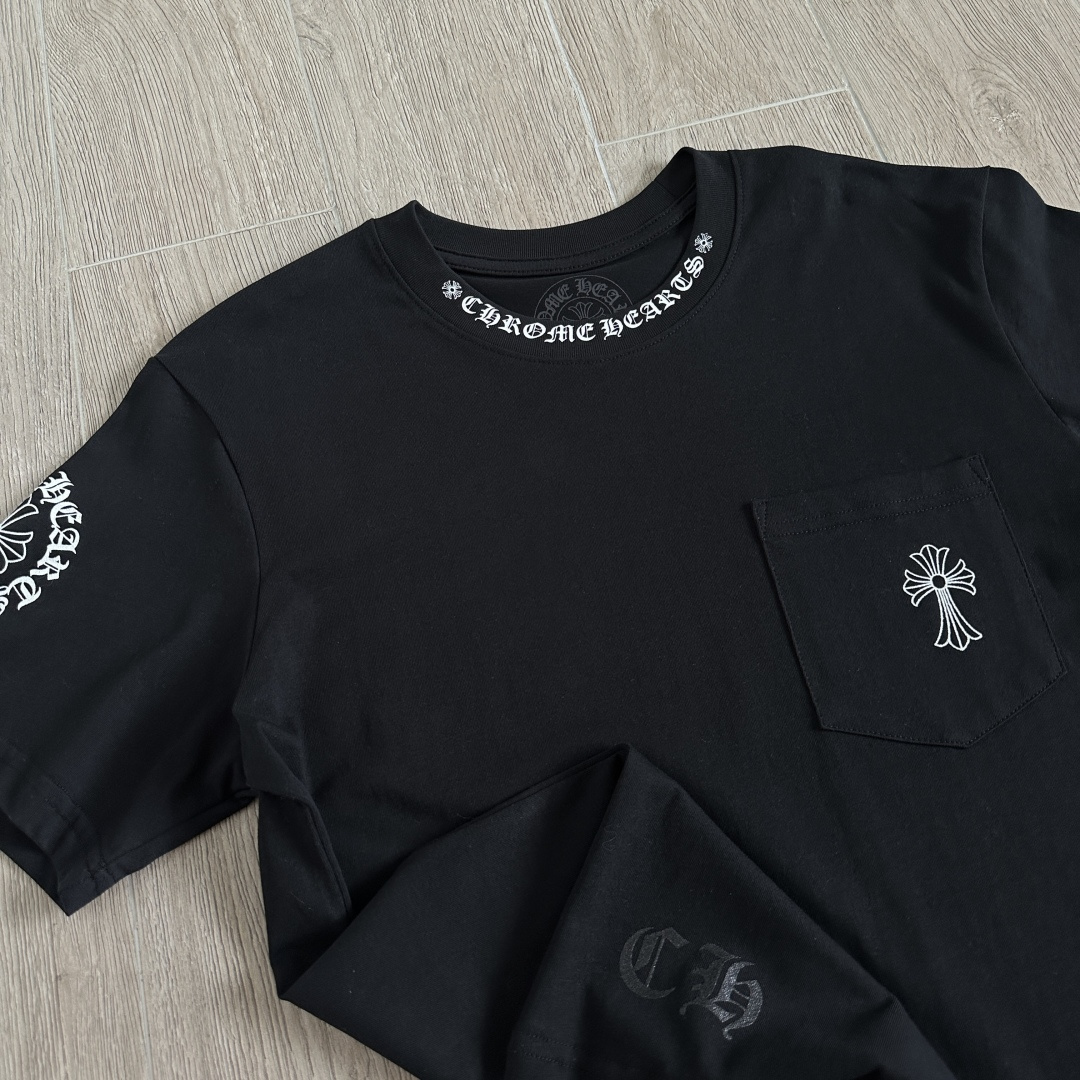 【S】Chrome Hearts short-sleeve T-shirt featuring a logo at the neckline and a CH Cross print on the back (CH-20268101）