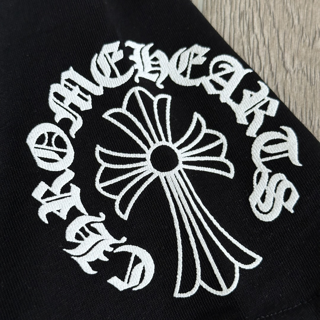【S】Chrome Hearts short-sleeve T-shirt featuring a logo at the neckline and a CH Cross print on the back (CH-20268101）