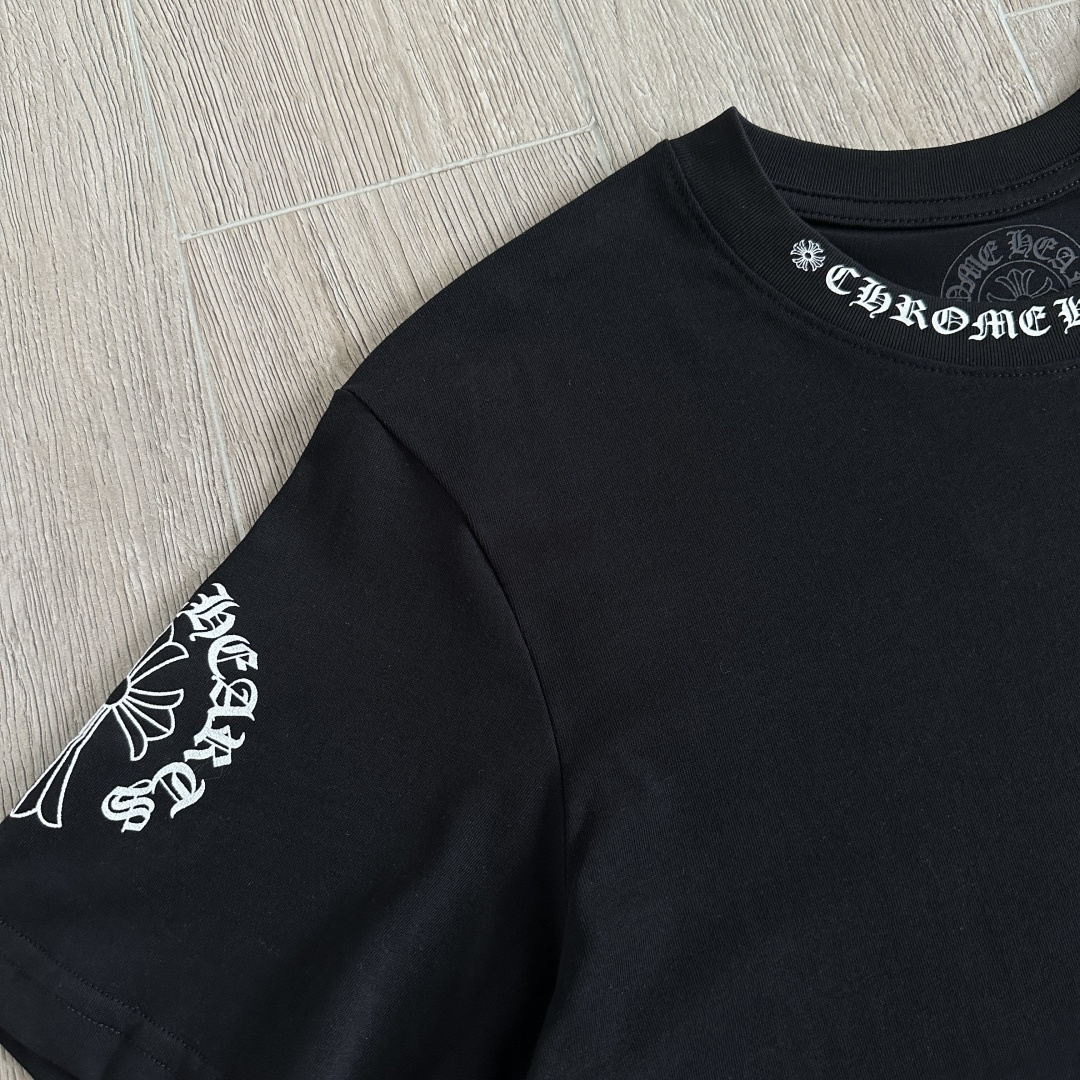 【S】Chrome Hearts short-sleeve T-shirt featuring a logo at the neckline and a CH Cross print on the back (CH-20268101）