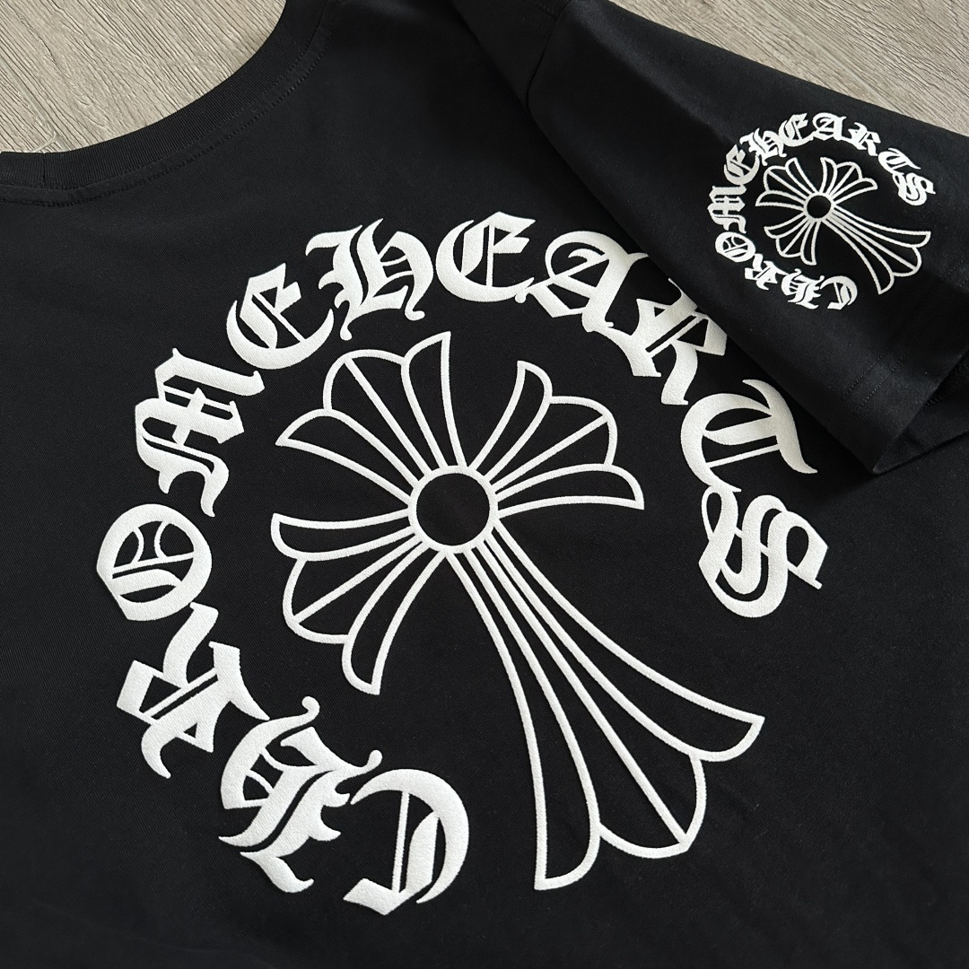 【S】Chrome Hearts short-sleeve T-shirt featuring a logo at the neckline and a CH Cross print on the back (CH-20268101）