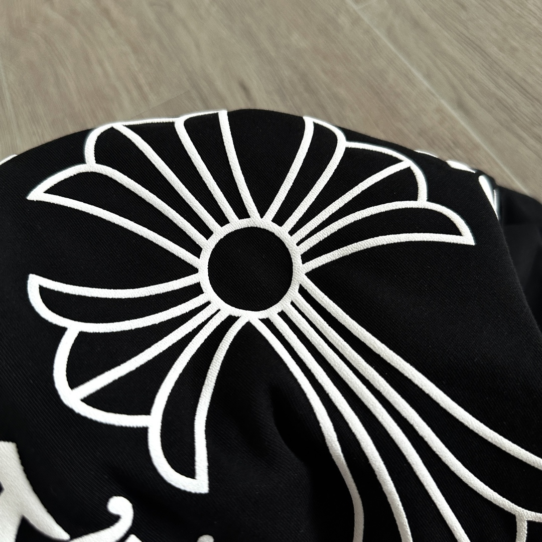 【S】Chrome Hearts short-sleeve T-shirt featuring a logo at the neckline and a CH Cross print on the back (CH-20268101）