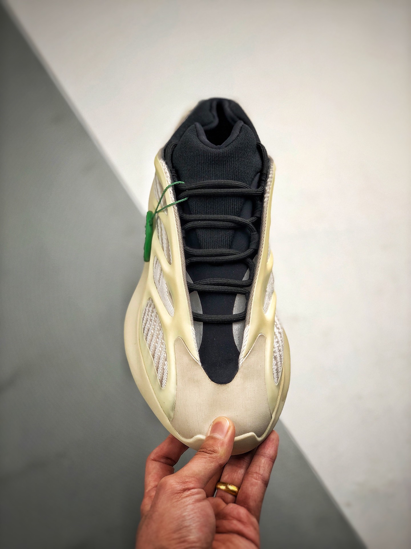 adidas YEEZY 700V3 "Azael"（FW4980）