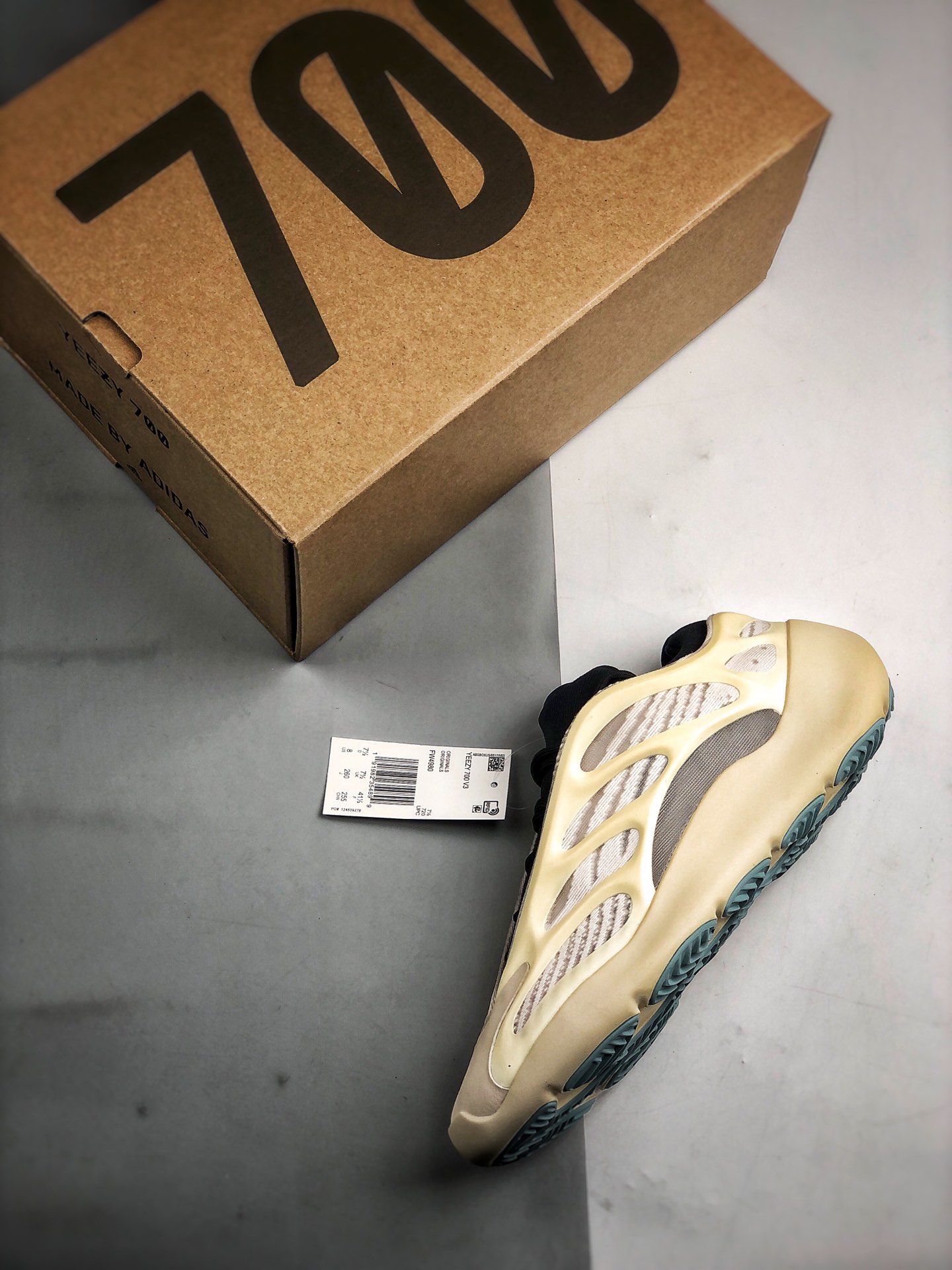 adidas YEEZY 700V3 "Azael"（FW4980）
