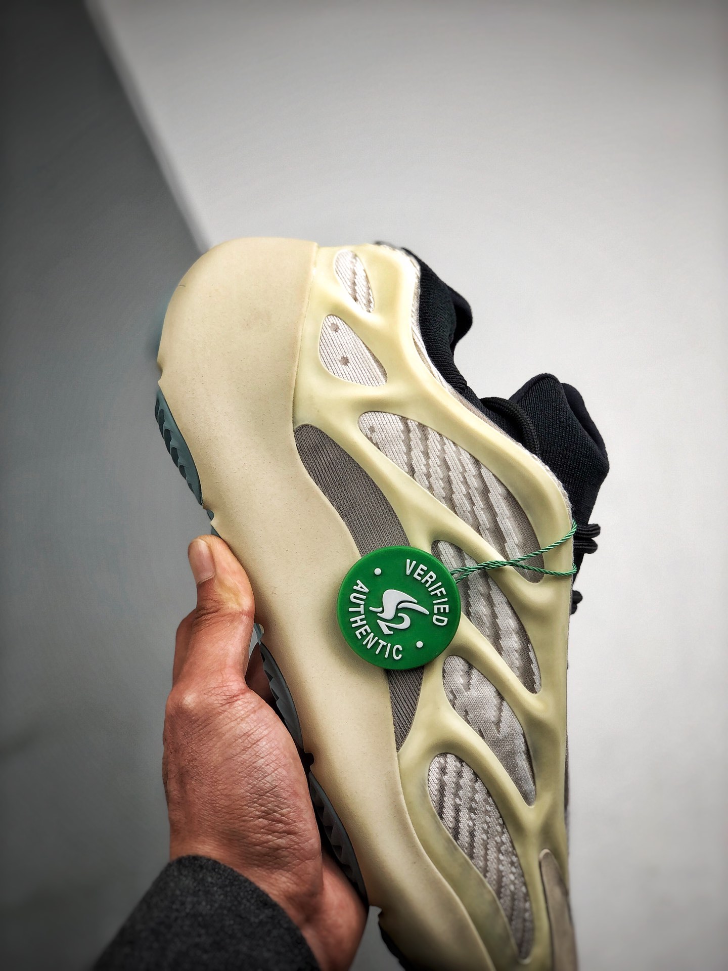 adidas YEEZY 700V3 "Azael"（FW4980）