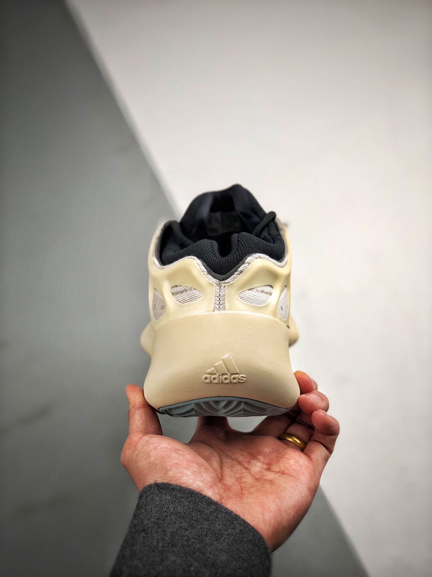 adidas YEEZY 700V3 "Azael"（FW4980）