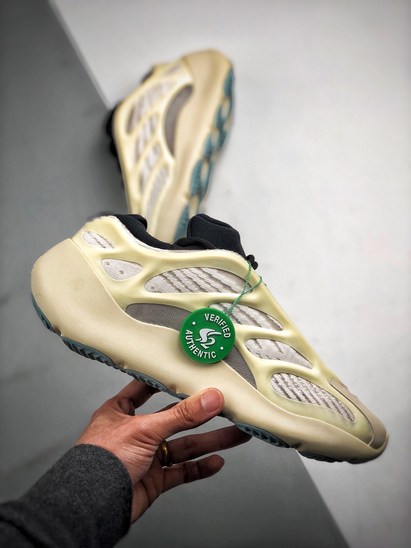 adidas YEEZY 700V3 "Azael"（FW4980）