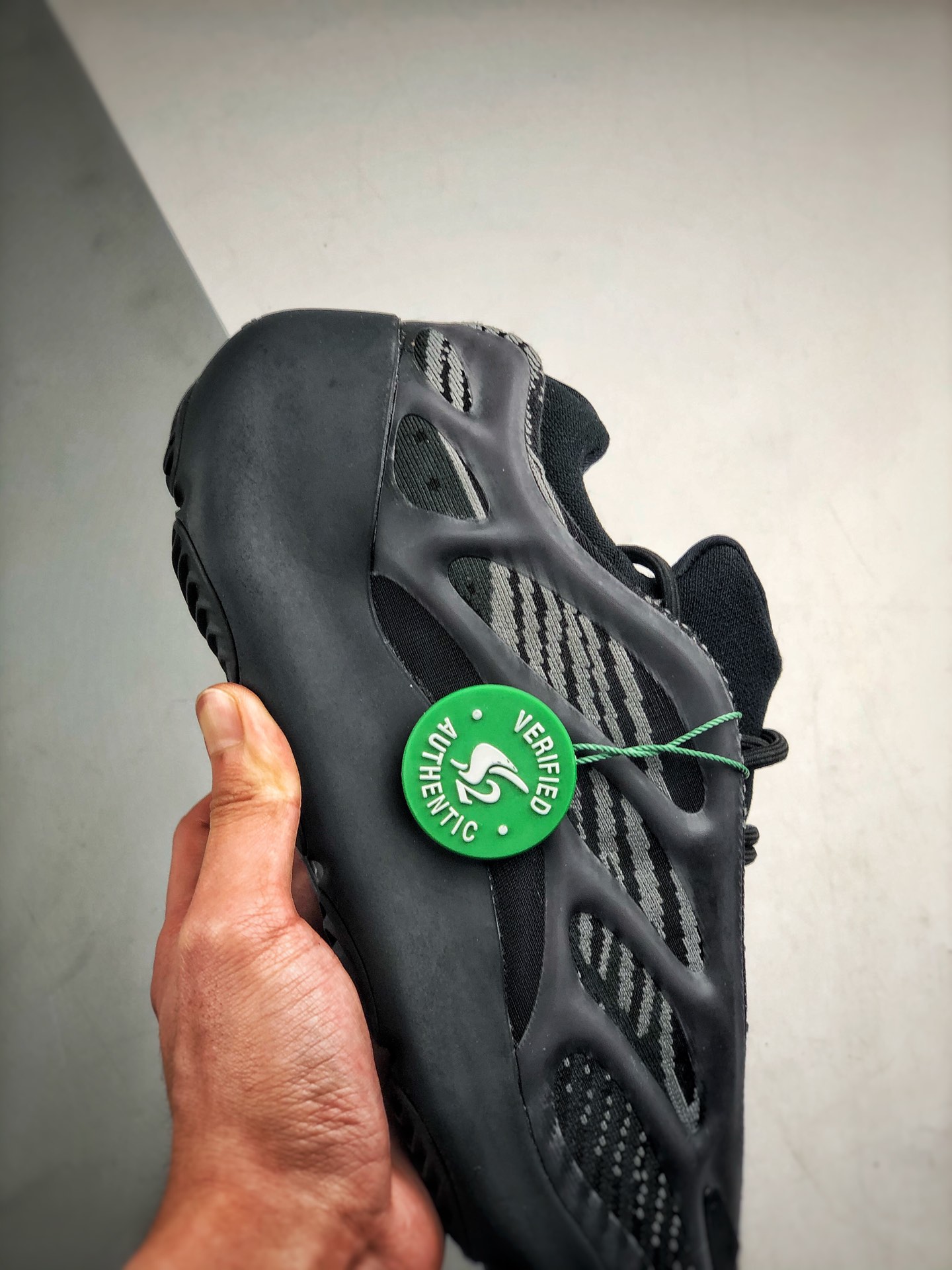adidas YEEZY 700V3 "Alvah"（H67799）
