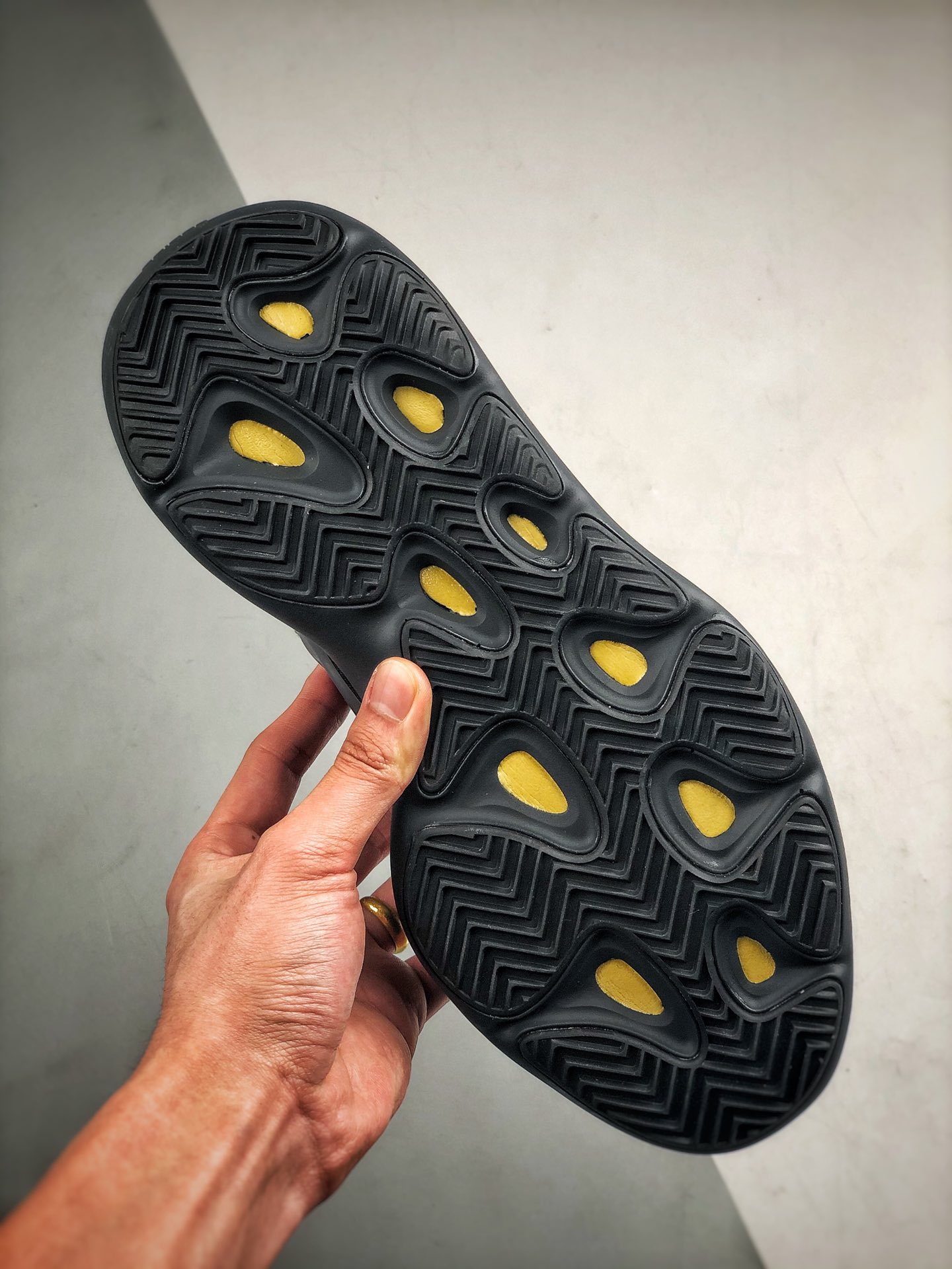 adidas YEEZY 700V3 "Alvah"（H67799）