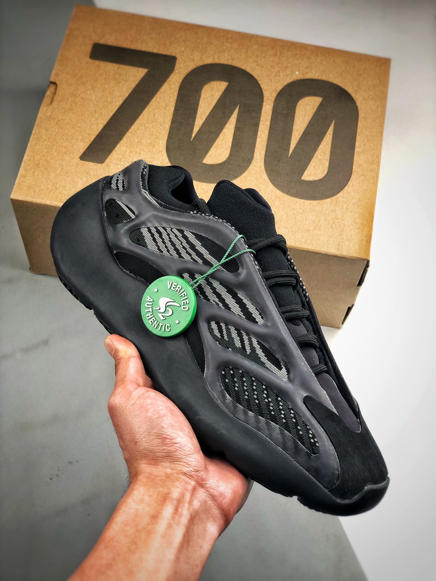 adidas YEEZY 700V3 "Alvah"（H67799）
