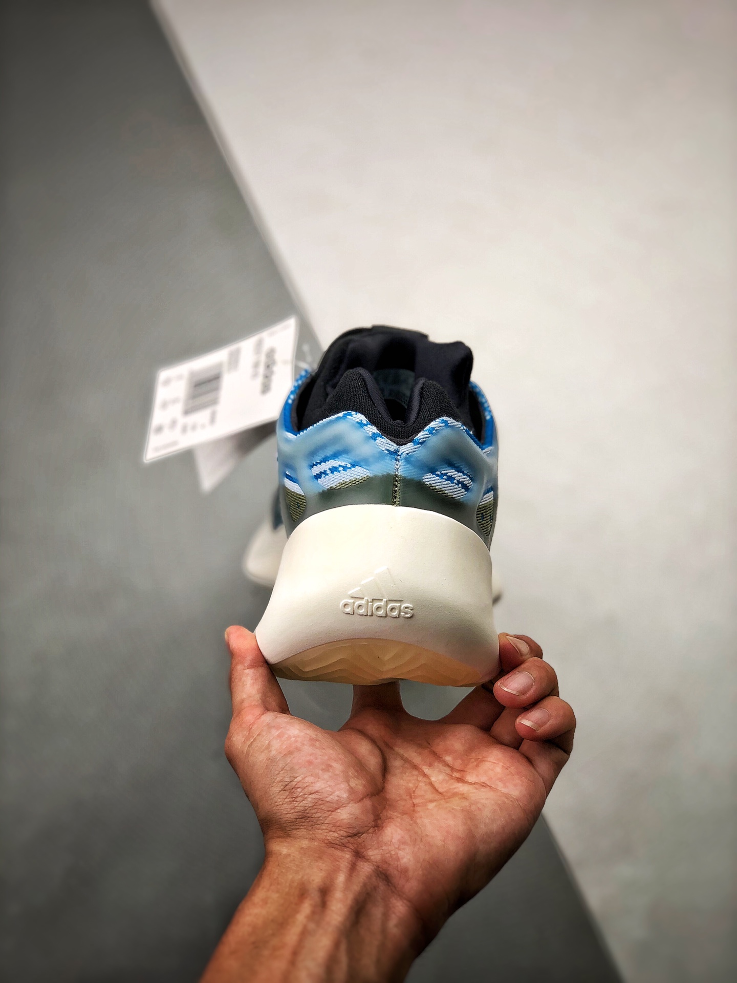 adidas YEEZY 700 V3 "Arzareth"（G54850）