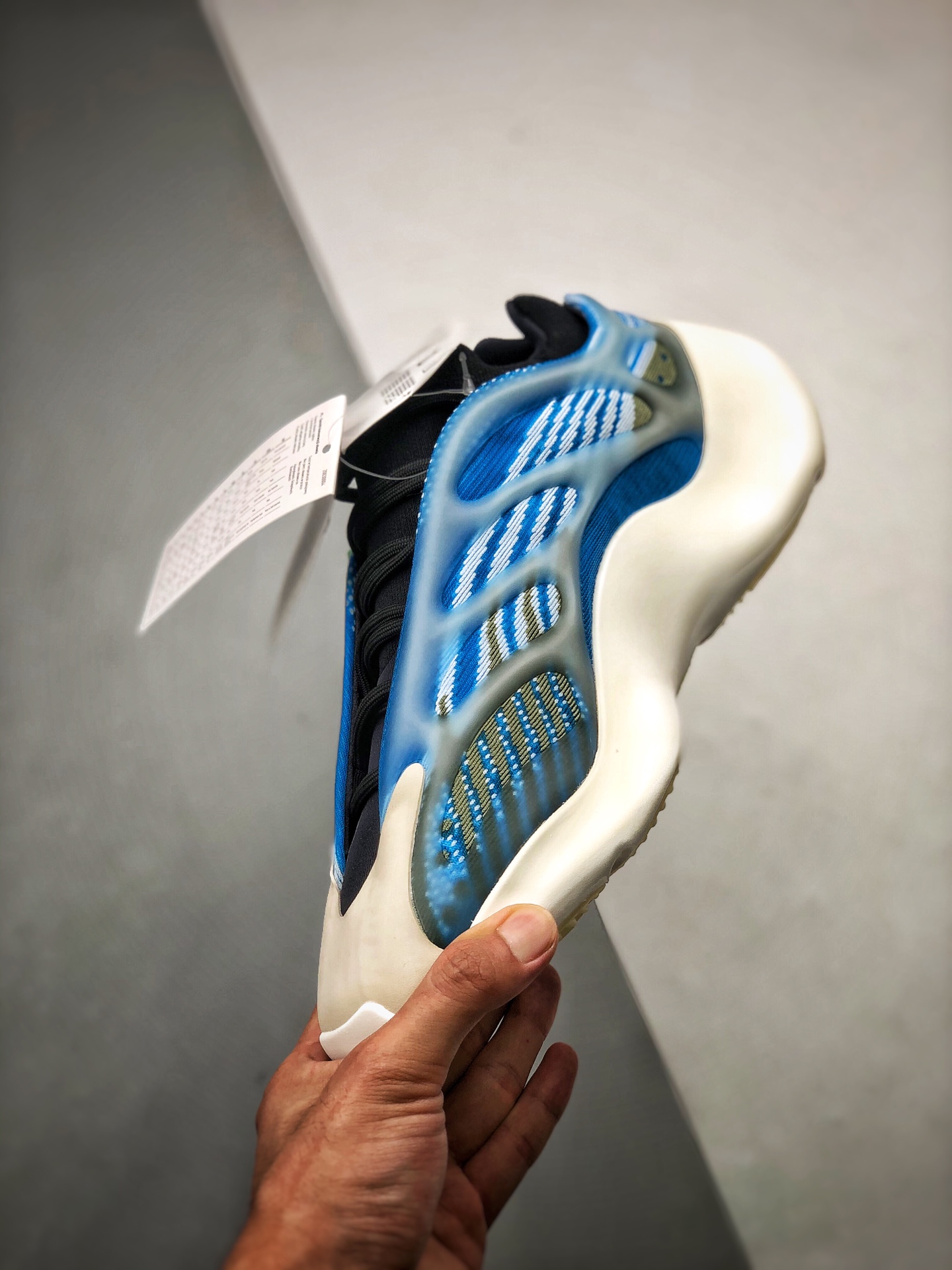 adidas YEEZY 700 V3 "Arzareth"（G54850）