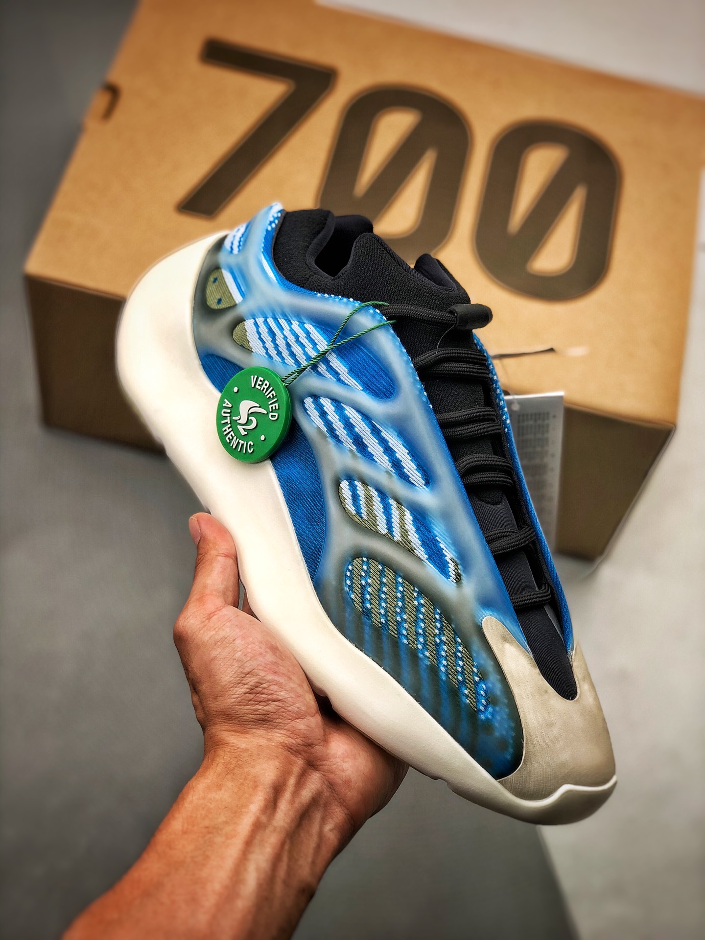 adidas YEEZY 700 V3 "Arzareth"（G54850）