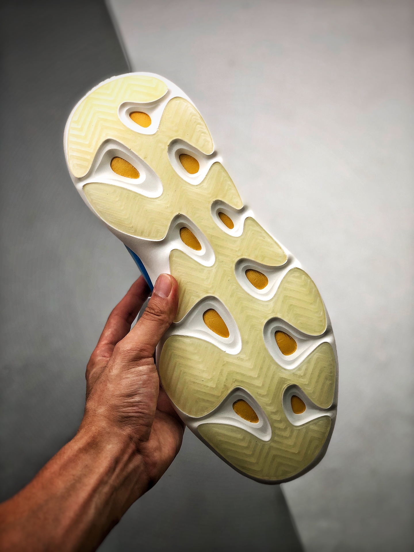 adidas YEEZY 700 V3 "Arzareth"（G54850）