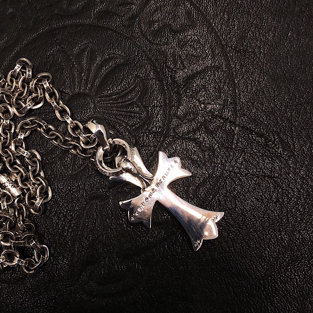 CHROME HEARTS Heart Cross Necklace（CHROME HEARTS 245）