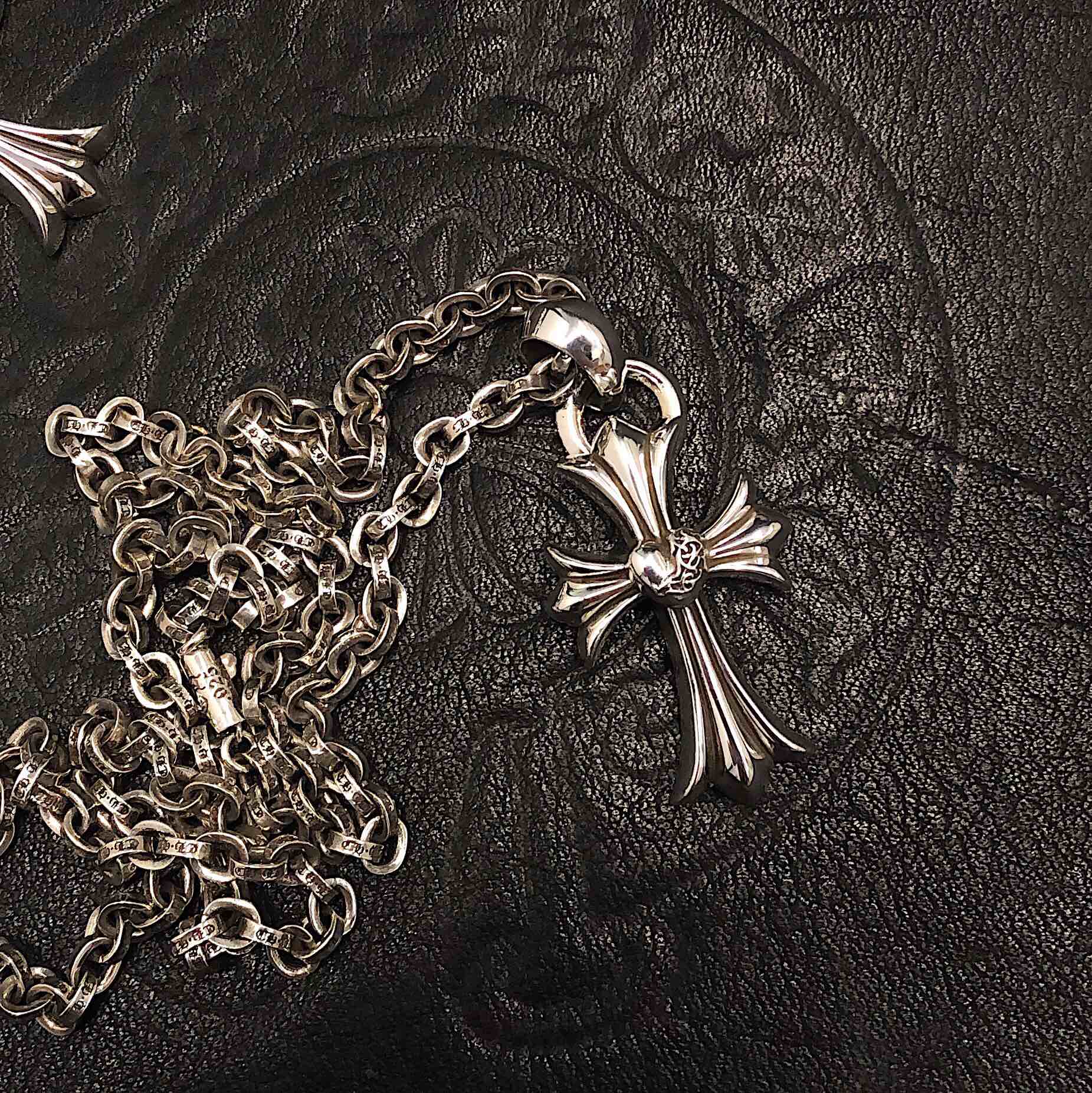 CHROME HEARTS Heart Cross Necklace（CHROME HEARTS 245）