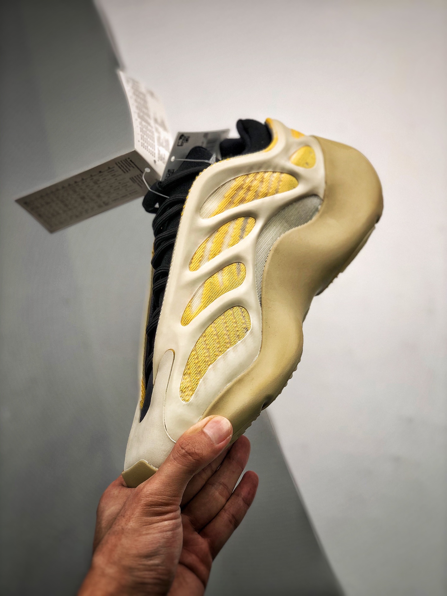 adidas YEEZY 700 V3 "Safflower"（G54853）