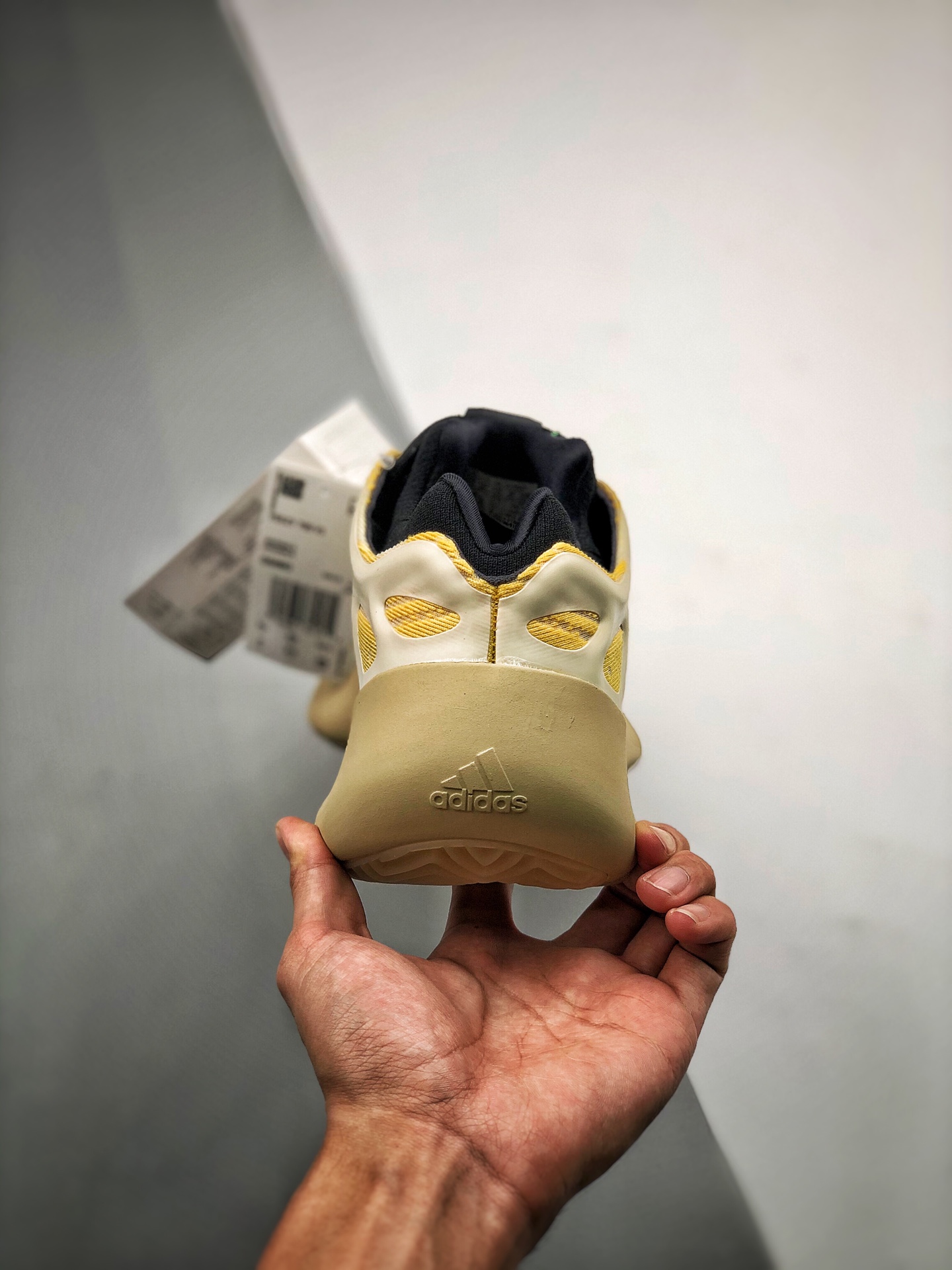 adidas YEEZY 700 V3 "Safflower"（G54853）