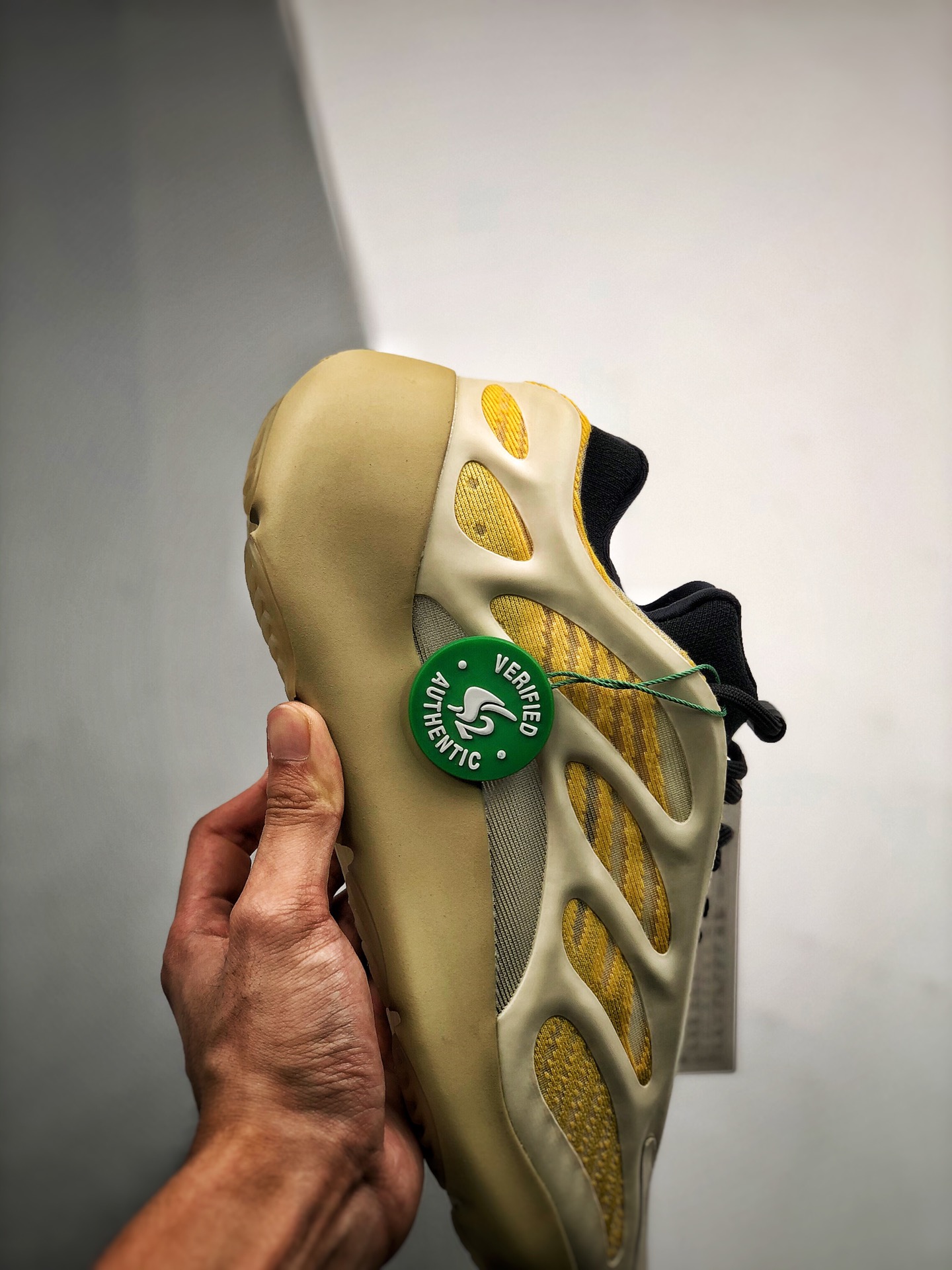 adidas YEEZY 700 V3 "Safflower"（G54853）