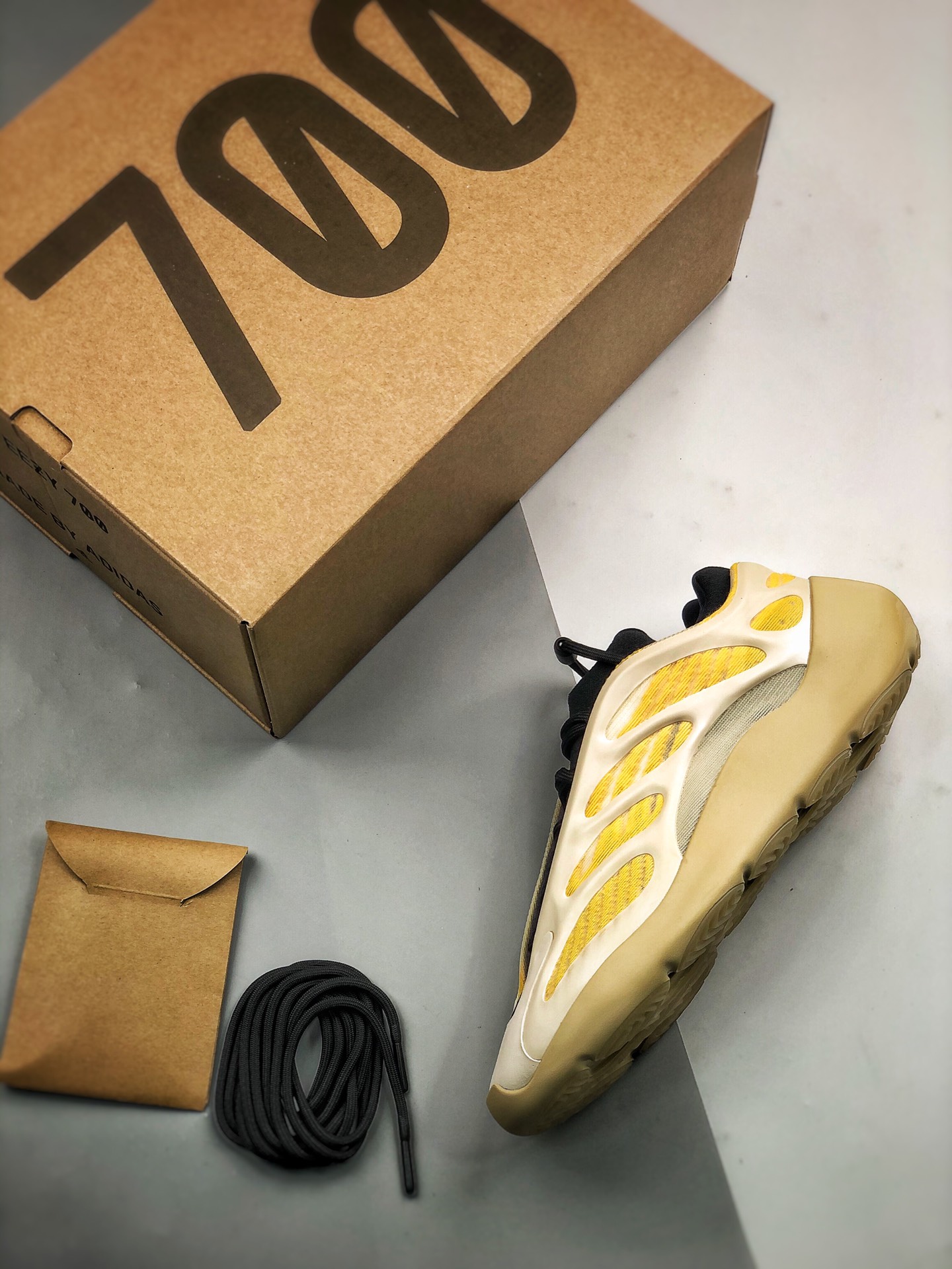 adidas YEEZY 700 V3 "Safflower"（G54853）