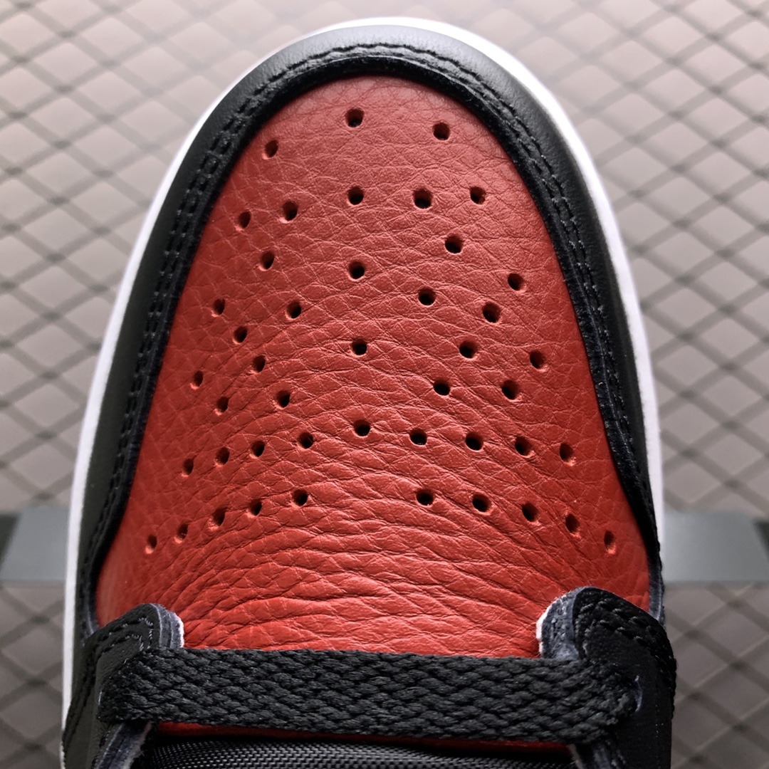 Nike Air Jordan 1 Retro High OG "Bred/Banned" (2016) (555088-001)