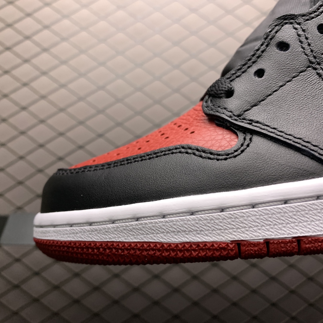 Nike Air Jordan 1 Retro High OG "Bred/Banned" (2016) (555088-001)