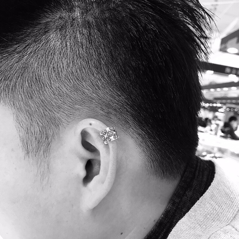 Chrome Hearts Cross Flower Earrings（CHROME HEARTS 189）