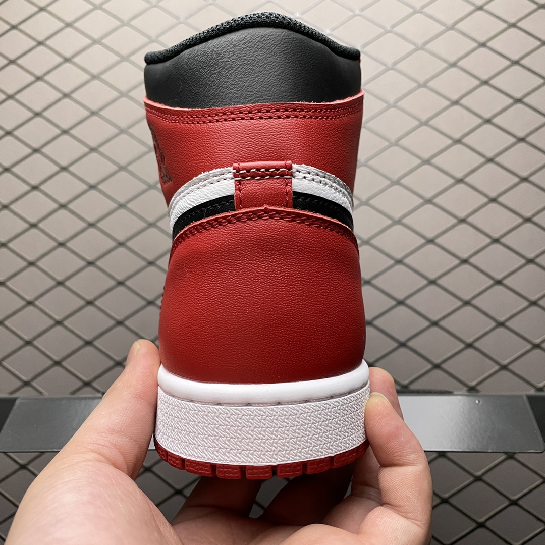 Air Jordan 1 Retro " Chicago"  （555088-101）