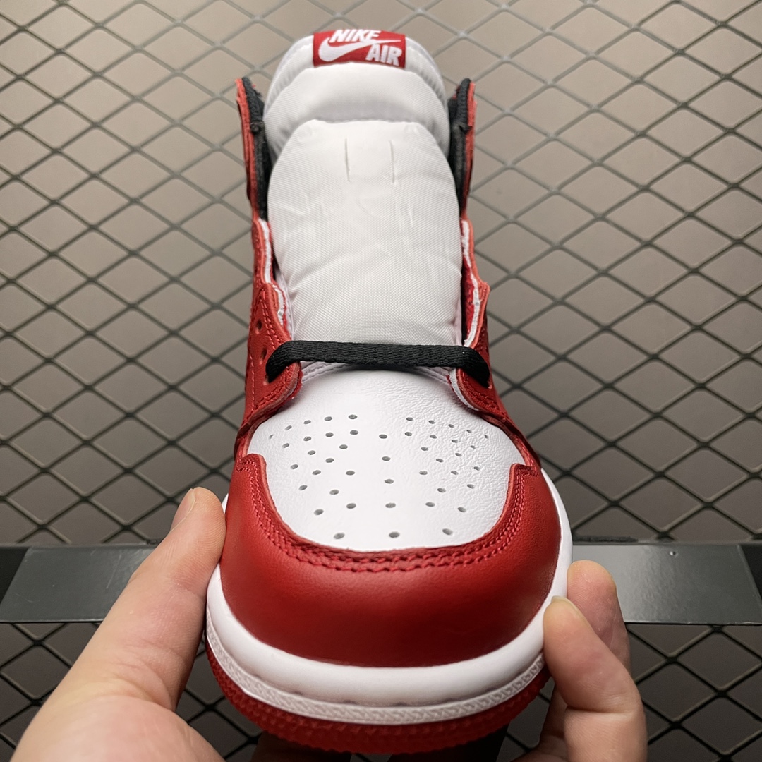 Air Jordan 1 Retro " Chicago"  （555088-101）