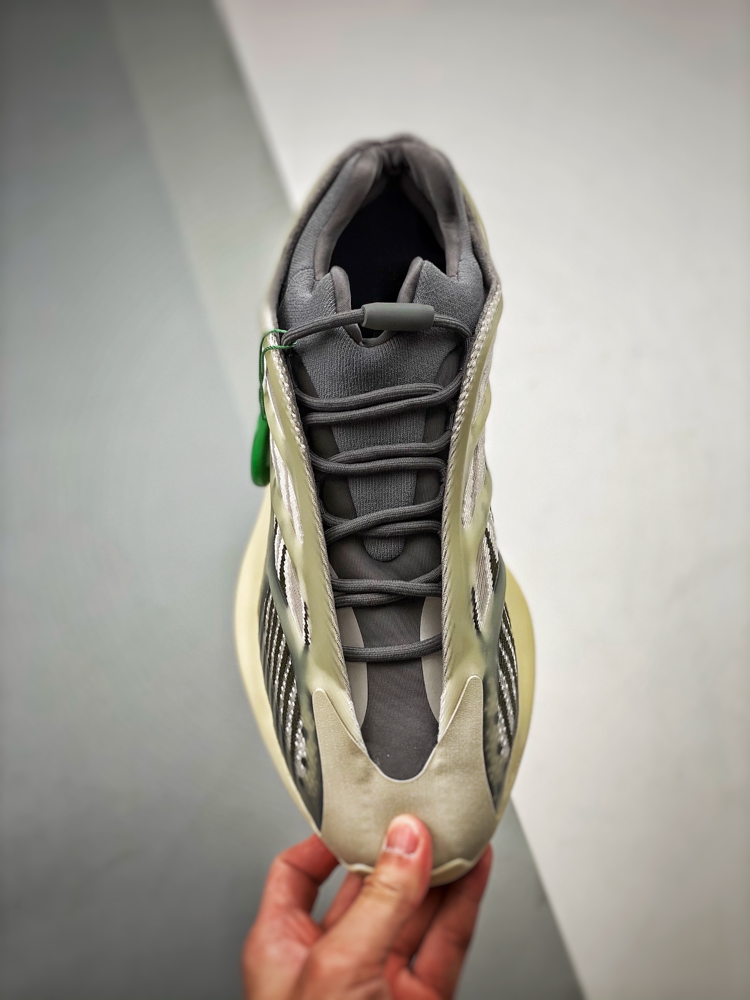adidas YEEZY 700V3 "Fade Salt"（ID1674）