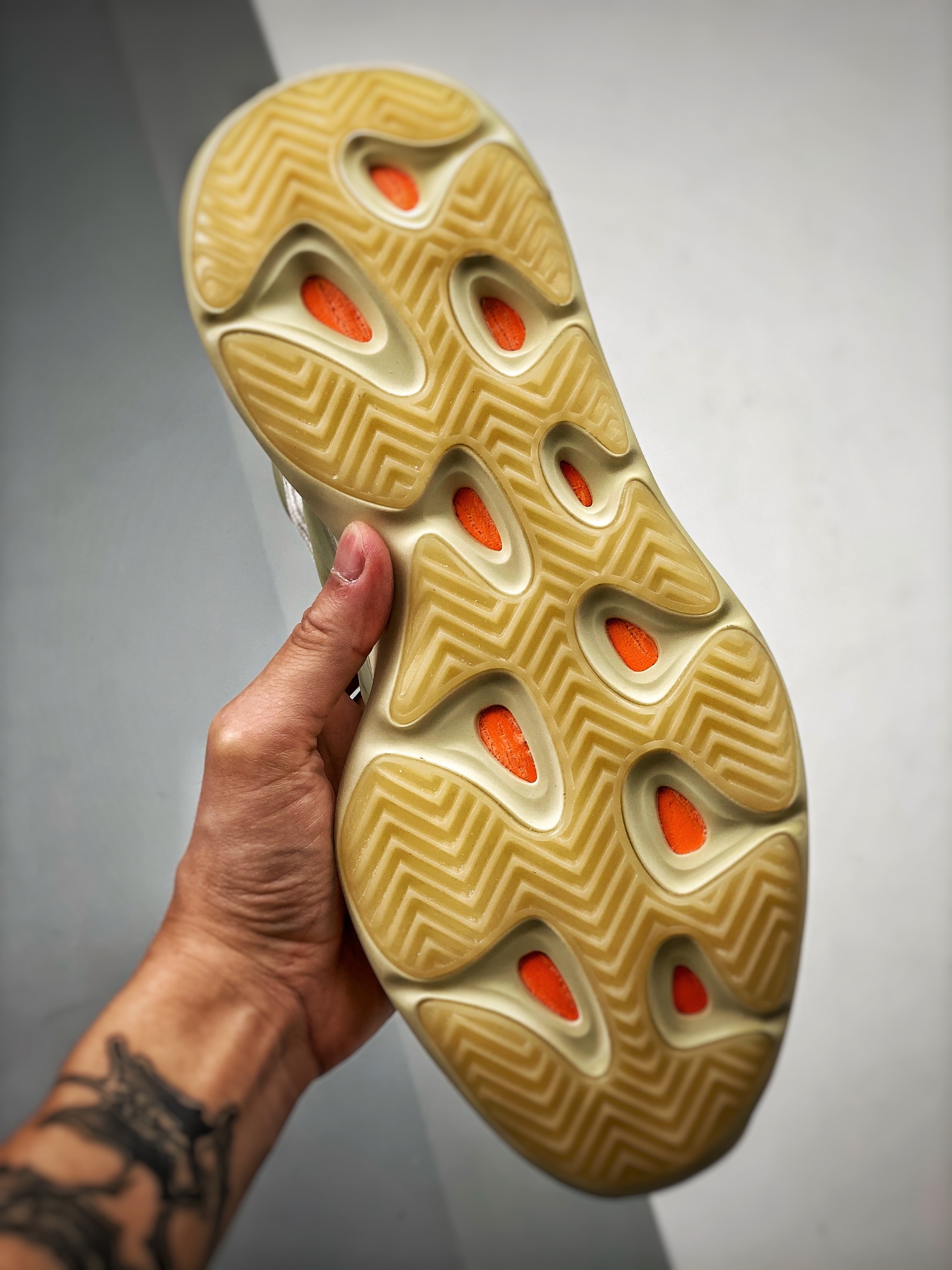 adidas YEEZY 700V3 "Fade Salt"（ID1674）