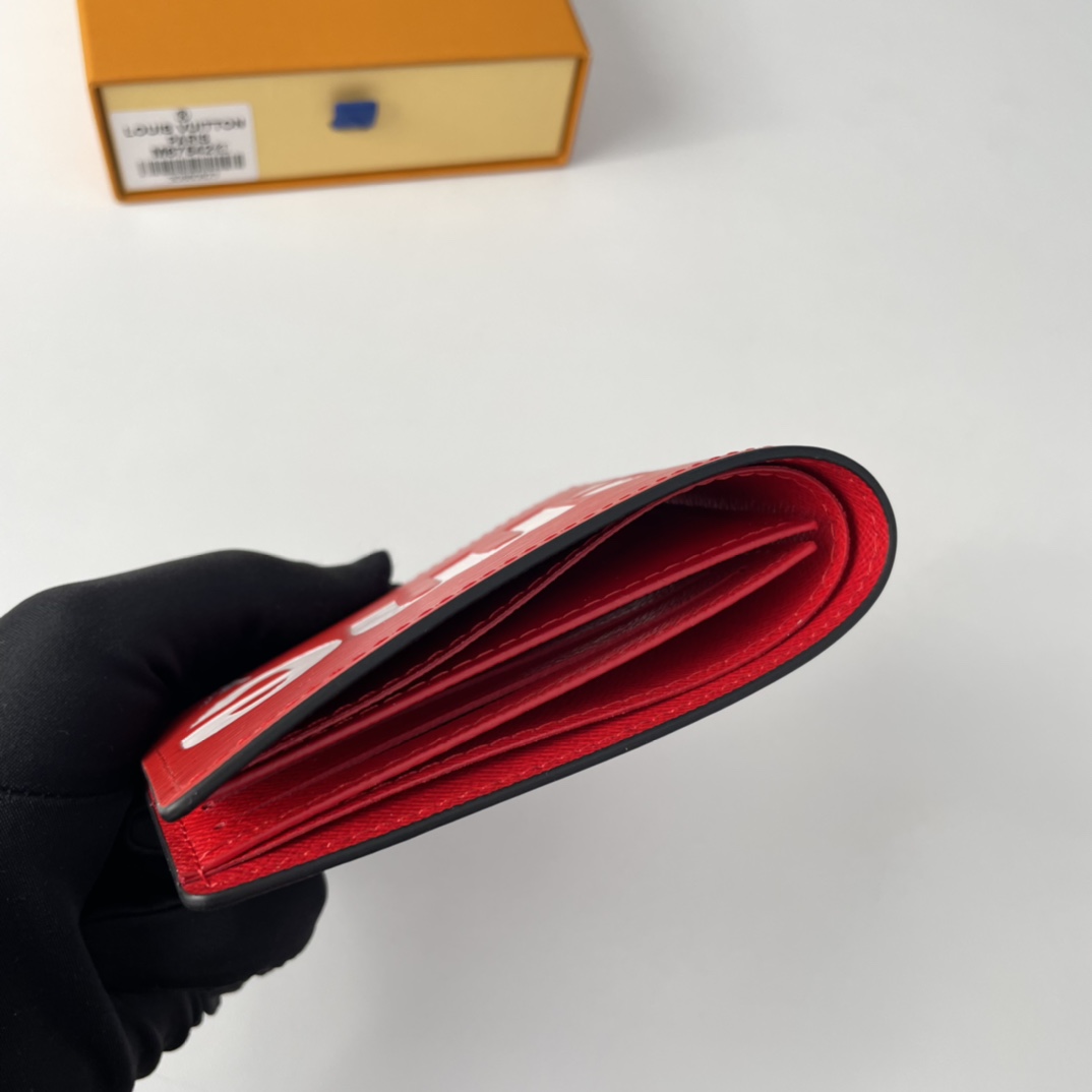 Louis Vuitton x Supreme Portefeuille Brazza "Red"(M67542）
