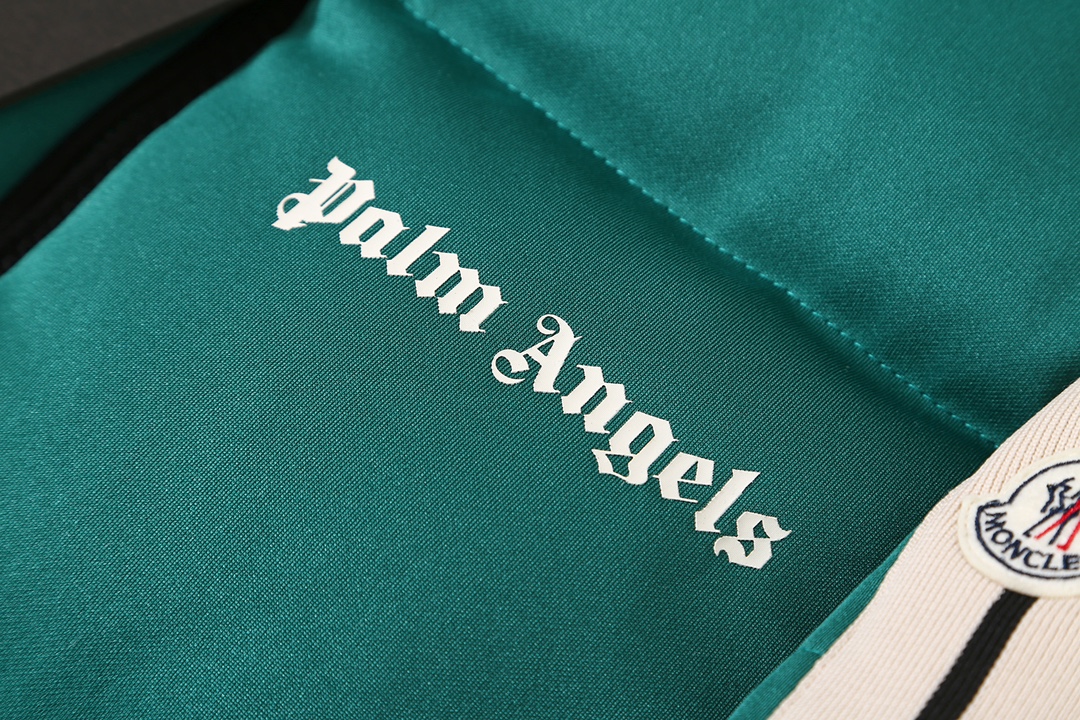 Moncler Genius x Palm Angels collaborative down jacket（G209L1A00019M1356865）