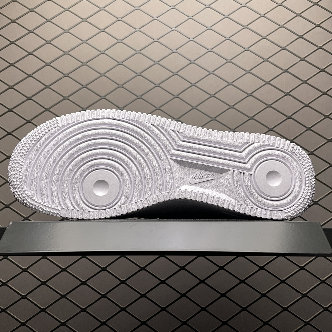 NIKE AIR FORCE 1 LOW（315122-111）