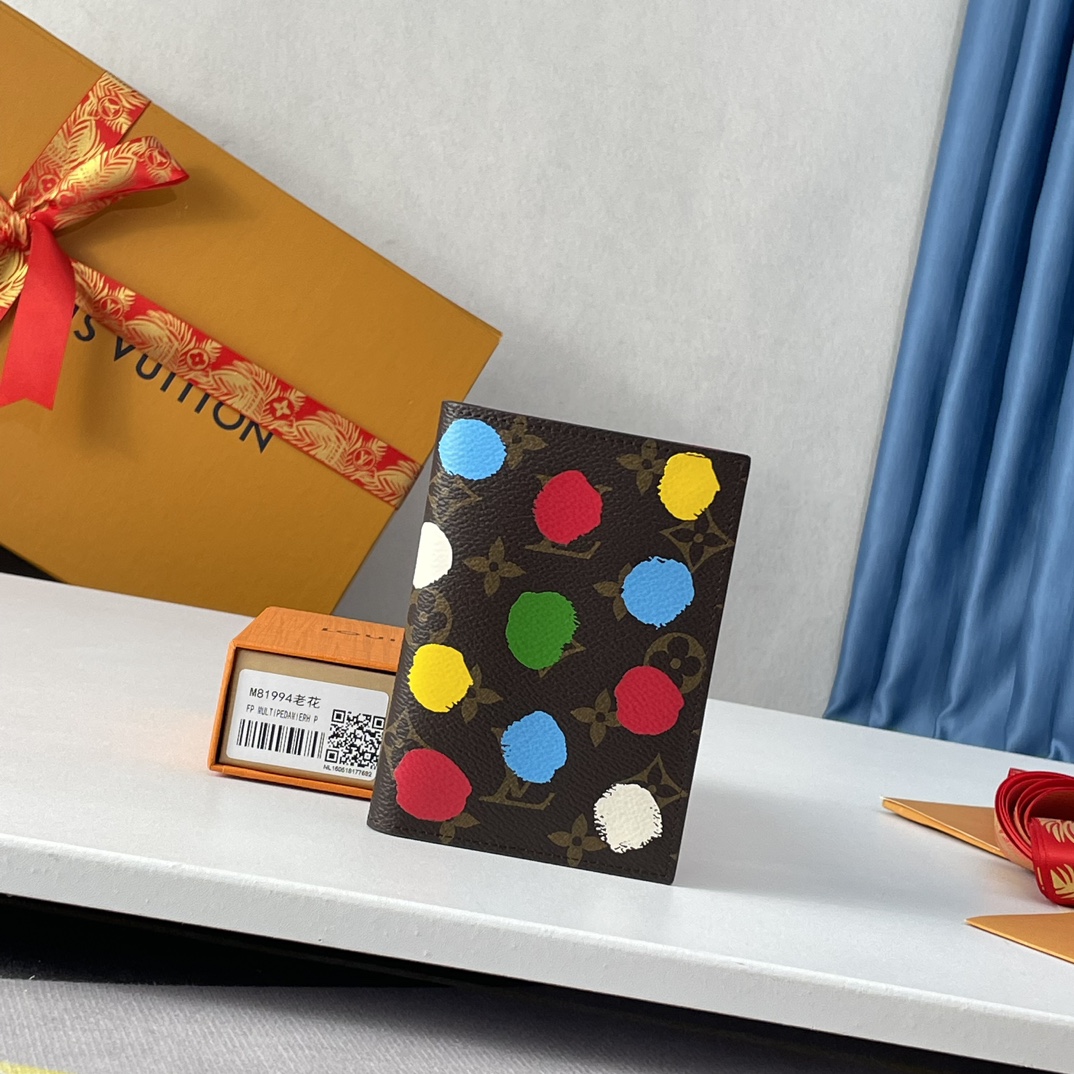 Louis Vuitton x Yayoi Kusama Passport Cover Monogram Painted Dots（M81994）